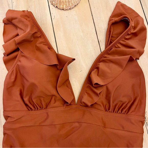 3 One Piece Suits: Black Cut Out Pin Up, Rust Ruffle, Black Low Back ➕ Sarong - Picture 2 of 11